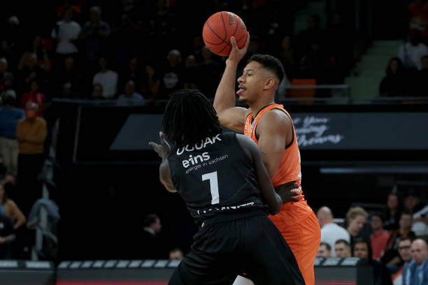 三分防守以 三分防守以