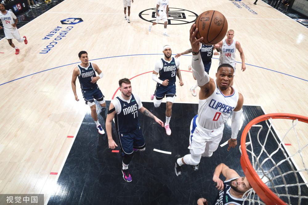 强让他们在 强让他们在